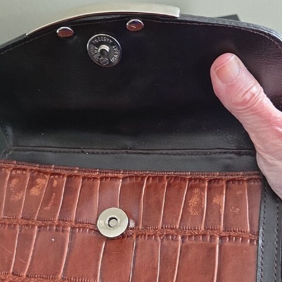 Elegant Brown Croc-Embossed Women's Bag - Picture 4 of 8